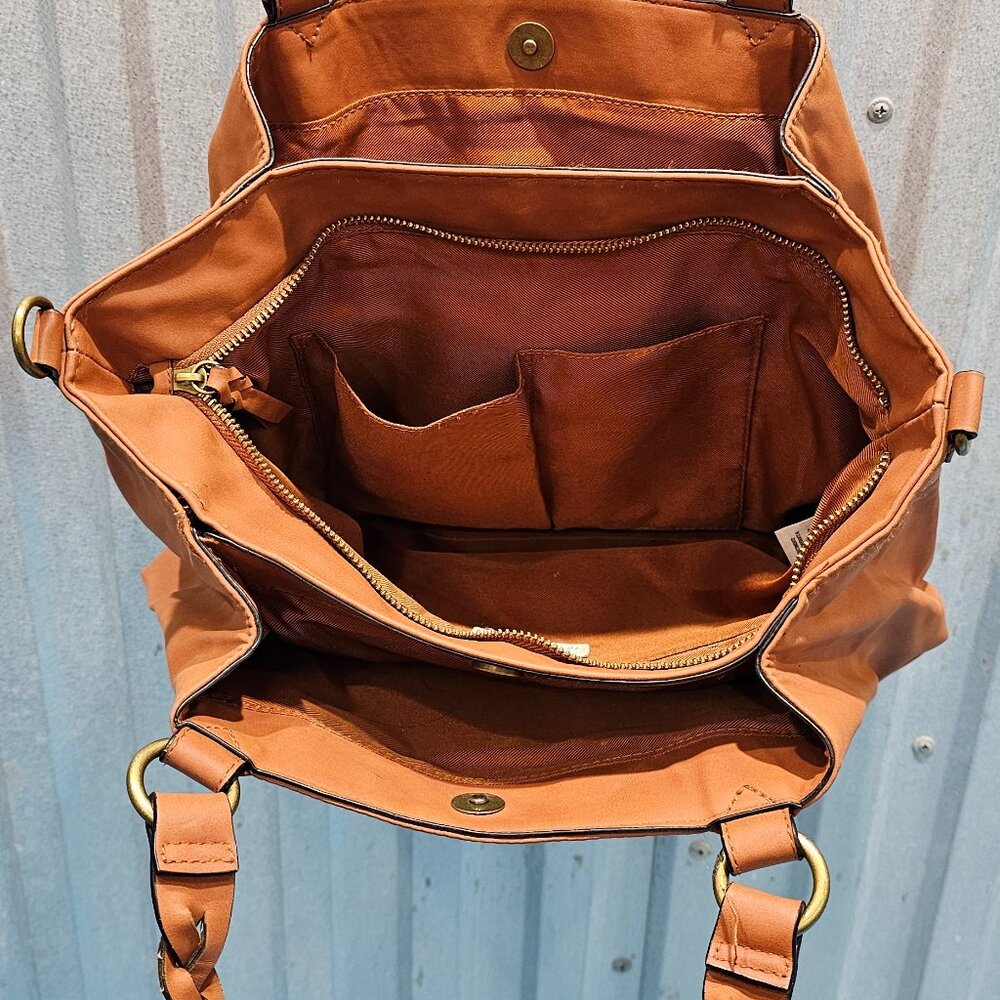 Universal Thread purse